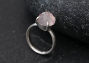 William White rose quartz and sterling silver ring
